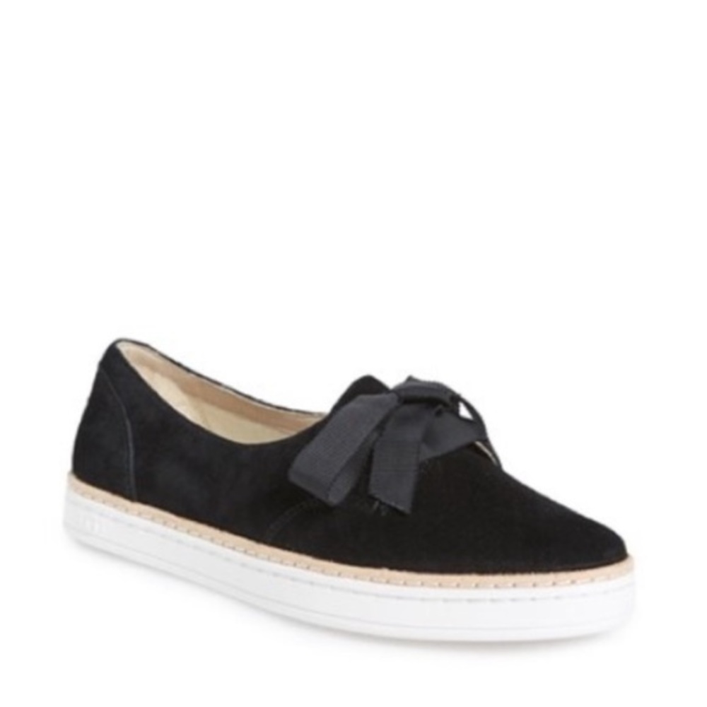 🖤UGG Carilyn Suede Ribbon Lace up Sneakers 7.5🖤